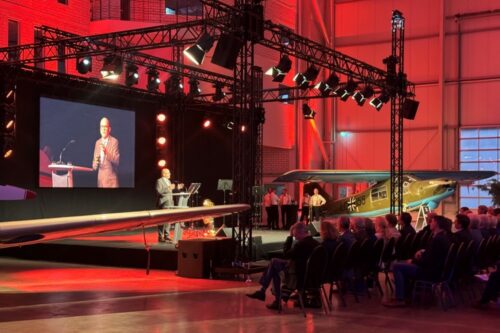 55 years Paderborn Lippstadt Airport. Airport Managing Director Roland Hüser accompanied the 300 invited guests from politics, the aviation industry, regional business and the airport team through the evening.