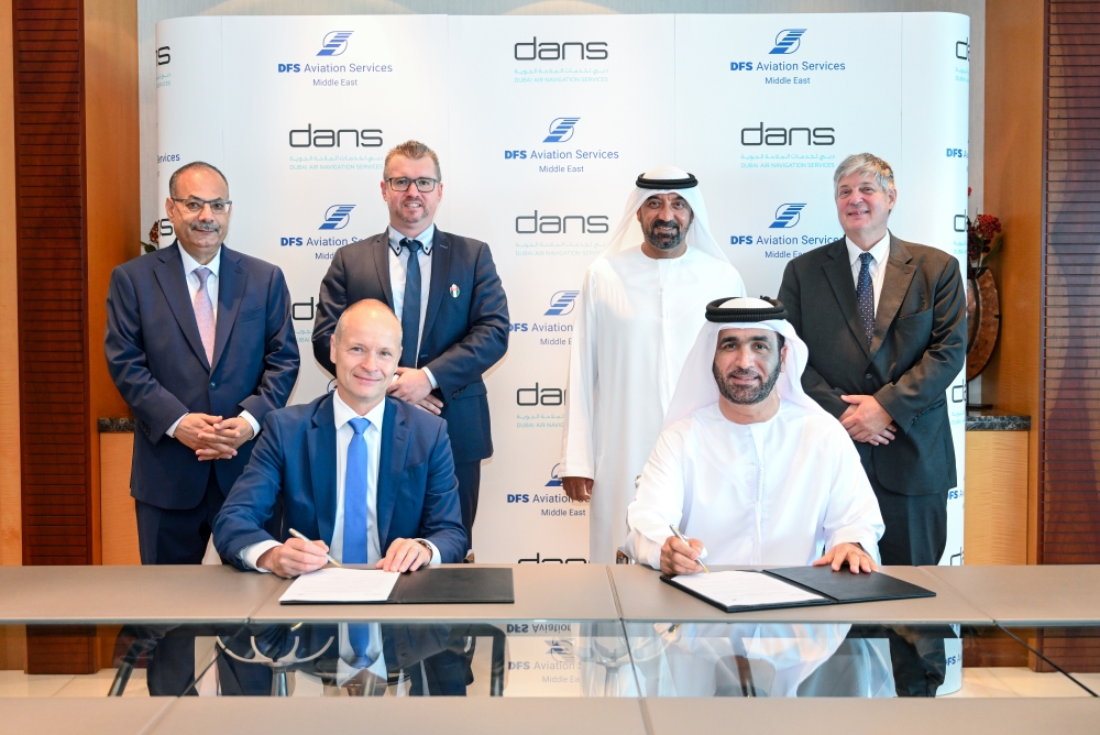 Signing ceremony dans Dubai and DFS Aviation Services in October 2024.